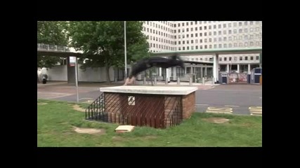 Learn Freerunning and Parkour - Diving Kong 