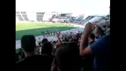 12 000 Фенове На Паок На 1 - Та Тренировка