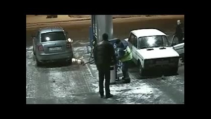 Тоя нарочно драсна клечката. :)