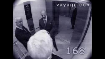 Какво се случва когато натиснеш погрешното копче в асансьора ! :d 