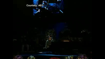 Stevie Wonder пее на мемориала на Майкъл Джексън