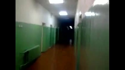 руснаци - се пързалят на паркет и падат - смях