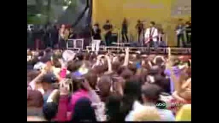 Jonas Brothers - Sos - Live On (gma) Good Morning America 61209