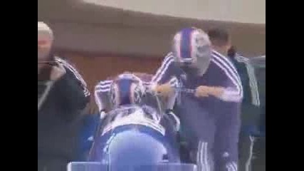 Оп..какво се показа отзад? :d