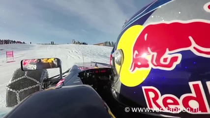 F1 болид със вериги върху сняг