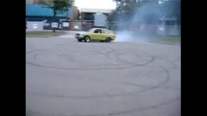 Burnout Със Toyota Corolla 1974