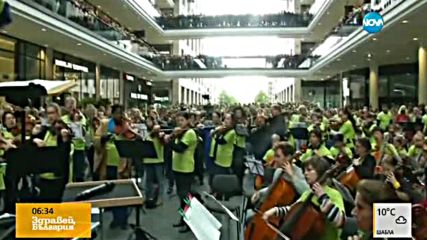 Изненадващ концерт на германския симфоничен оркестър в мол в Берлин