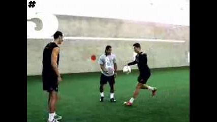 Cristiano Ronaldo Rio Ferdinand - Freestyle 