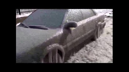 Напълно замръзнала кола..