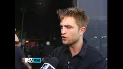 Mtv Movie Awards 2010 Backstage: Robert Pattinson Says Eclipse Is Serious But In A Good Way 