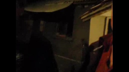 Даньо Лежи В Тъмен Затвор