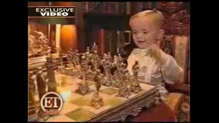 Майкъл Джаксън играе Шах със синът си Принс