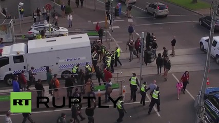 Australia: Drone captures clashes between anti-Islamic and anti-racism protesters