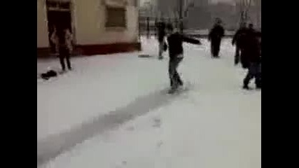 Ледена пързалка в училище
