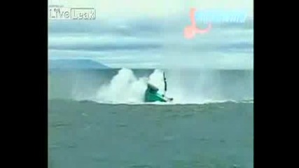 Руснаци Обръщат Хеликоптер В Морето