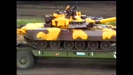 Тежък военен руски влекач - машина звяр 