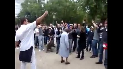 Баба танцува техно - смях ... 