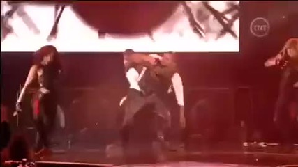 Usher - More, She Dont Know & Yeah! (live at 2010 Nba All - Star Game) 