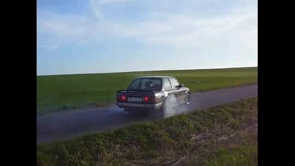 amateur czech drift e30 320i 02 