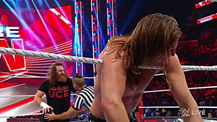 Riddle delivers a jaw-dropping Floating Bro on Sami Zayn