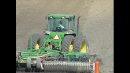 John Deere трактор 