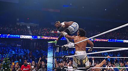 Six-Man Tag Team Miracle on 34th Street Fight: SmackDown, Dec. 24, 2021