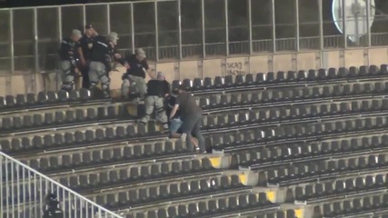 Фенове на Партизан крадат знаме на Лудогорец 2