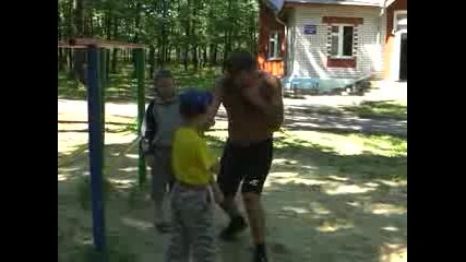 Alexander Emelianenko Тренира Деца - Русия,  Белгородска Област Стари Оскол Юни 2009 (1/2)