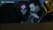 Момиче плаши приятеля си в автомобил - Шега