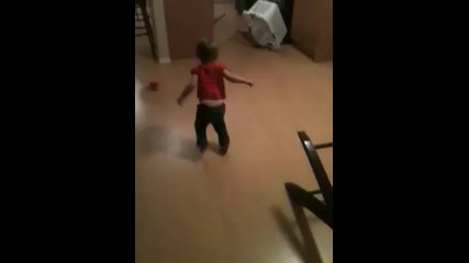 Детенце се хваща в капан