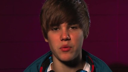 Justin Bieber говори за неговите нови I P O D слушалки 