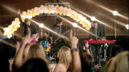 {превод} Allstar Weekend - Not Your Birthday 