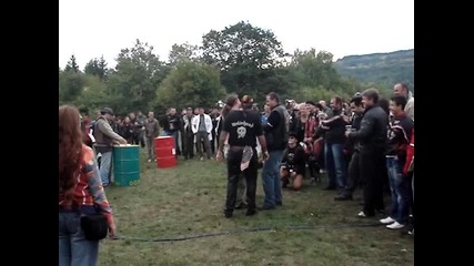 рокери хапват лютеница