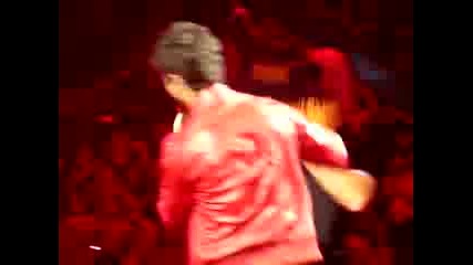 (смях) Joe Jonas си слага заешки уши! 