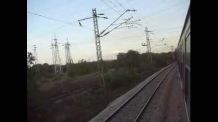 Разминаване с дизелов локомотив серия 07. passing train