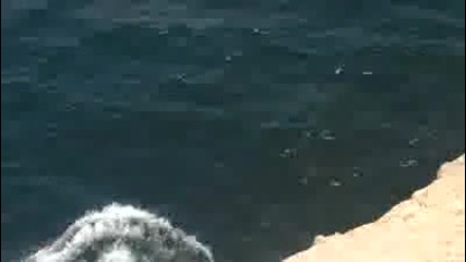 Болезнено падане във вода