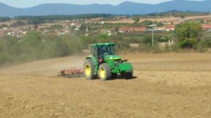 John Deere 6910