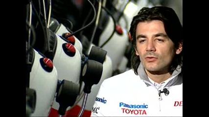 One Day In The Life Of A F1 Engineer And Mechanics