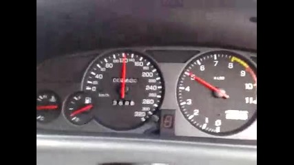 Skyline Gtr r33 ускорява от 0 до 175км и вади мощен звук