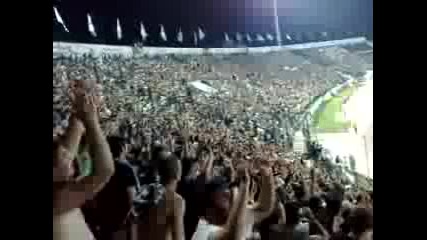 Целия стадион на Паок пее в синхрон