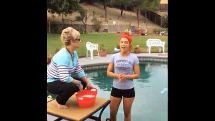 Eva Marie бива залятята с ледена вода ( Ice Bucket Challenge )