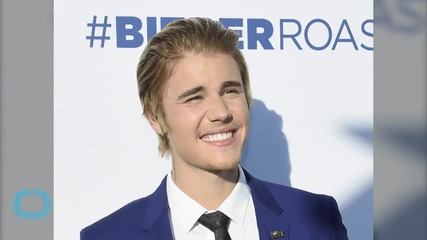 Justin Bieber Surprises Ariana Grande on Stage, But Just Can't Seem to Remember Her Lyrics