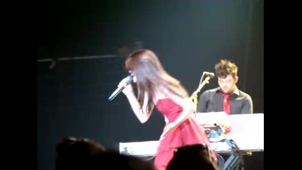 Selena Gomez en Chile - Falling Down 
