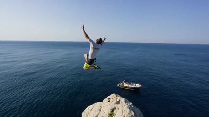 Страхотни скокове от скали в Италия