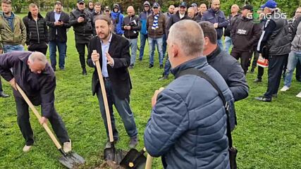 Първата копка на новия паметник на Гунди