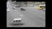 Майка зарязва кола в движение, за да спаси бебето