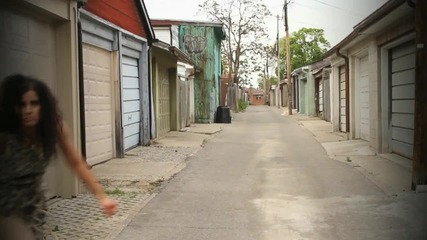 Nelly Furtado feat. La Mala Rodriguez - Bajo Otra Luz (hd) (2010) 