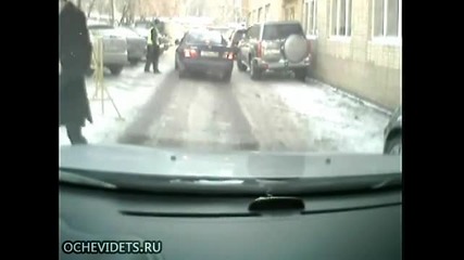 4-минутно женско паркиране!