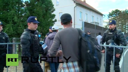 Croatia: Refugees cross into Slovenia, thank Harmica residents