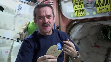 Ето как се прави сандвич в космическа станция..